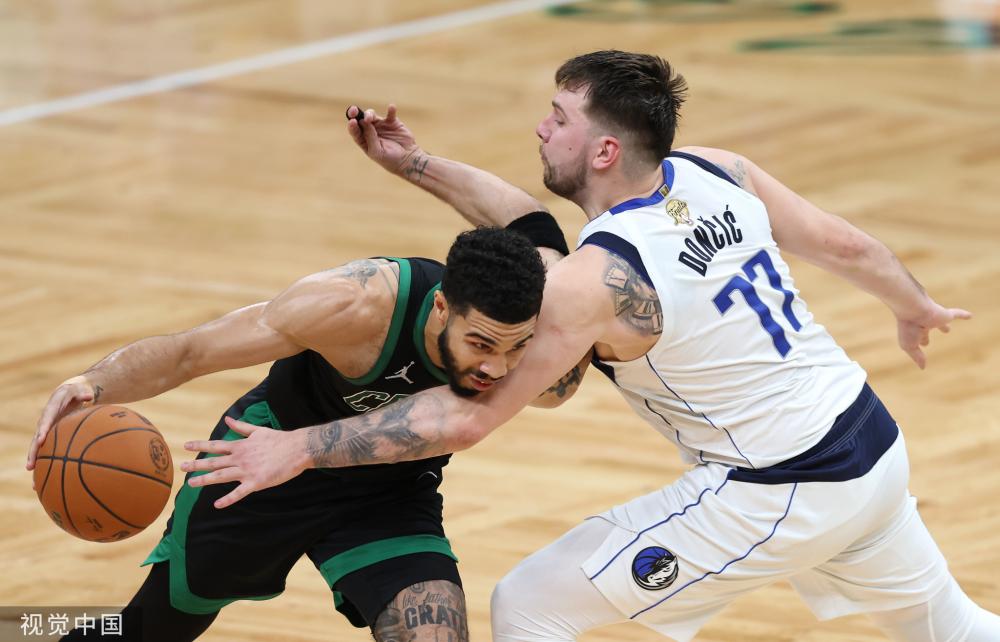 现出了一贯 现出了一贯